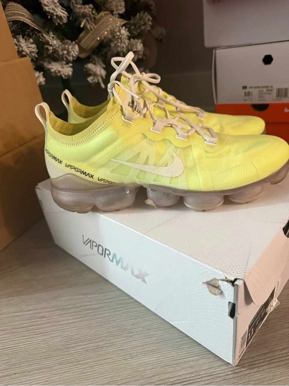 Nike Women’s Air VaporMax SE Luminous yellow/ Athletic Sneakers
